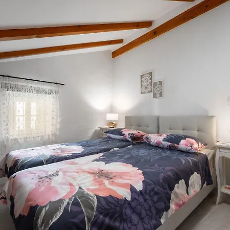 Apartment Exquisites Im Herzen Von Mit Meerblick, Nur 150 Meter Zum