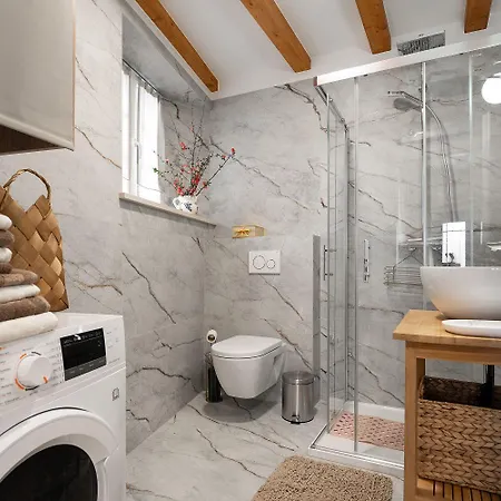Apartment Exquisites Im Herzen Von Mit Meerblick, Nur 150 Meter Zum